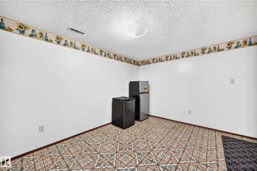15020 88 Street Nw, Edmonton, AB - Indoor Photo Showing Other Room