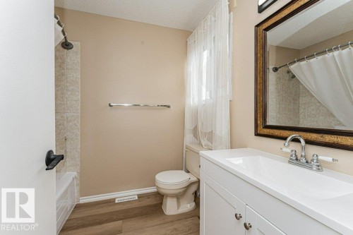 3909 43 Avenue, Leduc, AB - Indoor Photo Showing Bathroom