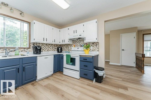 3909 43 Avenue, Leduc, AB - Indoor Photo Showing Kitchen