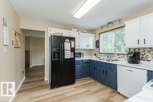 3909 43 Avenue, Leduc, AB - Indoor Photo Showing Kitchen With Double Sink