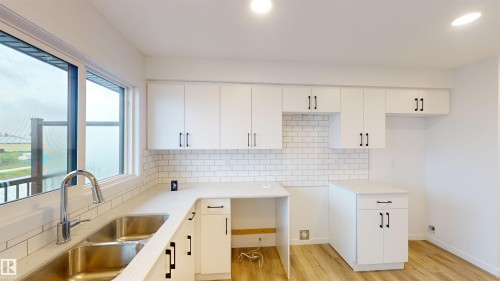 #5 29 Airport Rd Nw, Edmonton, AB - Indoor Photo Showing Kitchen With Double Sink