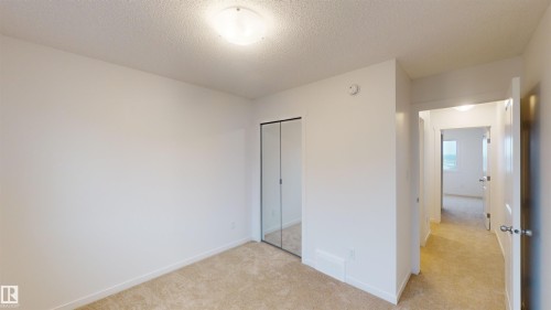 #5 29 Airport Rd Nw, Edmonton, AB - Indoor Photo Showing Other Room