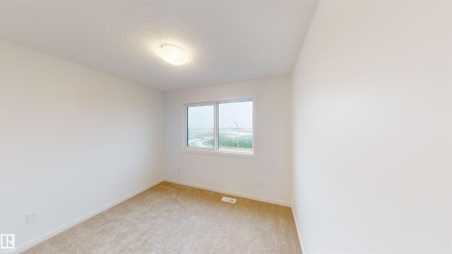 #5 29 Airport Rd Nw, Edmonton, AB - Indoor Photo Showing Other Room