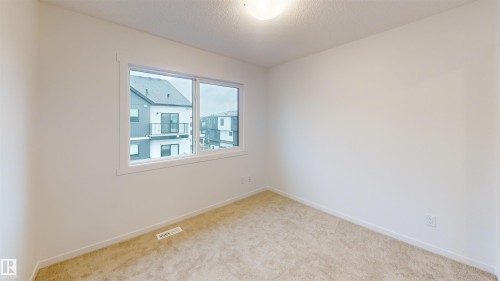 #5 29 Airport Rd Nw, Edmonton, AB - Indoor Photo Showing Other Room