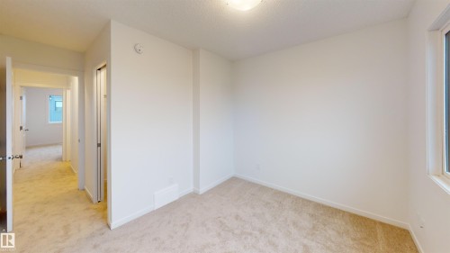 #5 29 Airport Rd Nw, Edmonton, AB - Indoor Photo Showing Other Room