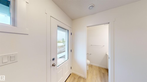 #5 29 Airport Rd Nw, Edmonton, AB - Indoor Photo Showing Other Room