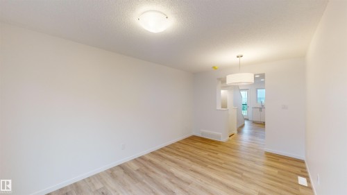 #5 29 Airport Rd Nw, Edmonton, AB - Indoor Photo Showing Other Room