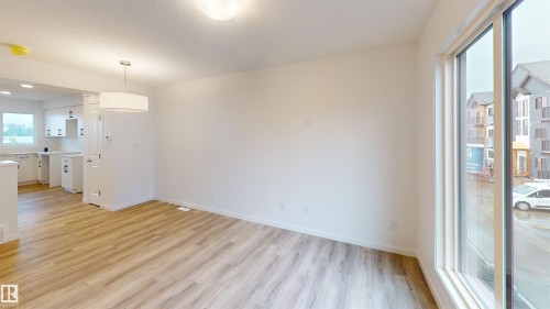 #5 29 Airport Rd Nw, Edmonton, AB - Indoor Photo Showing Other Room