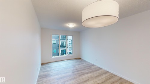 #5 29 Airport Rd Nw, Edmonton, AB - Indoor Photo Showing Other Room