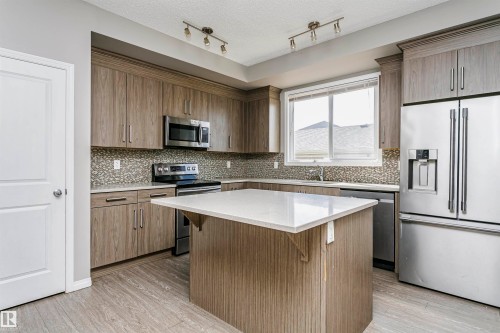 8103 Chappelle Way Sw, Edmonton, AB - Indoor Photo Showing Kitchen With Upgraded Kitchen