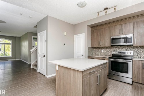 8103 Chappelle Way Sw, Edmonton, AB - Indoor Photo Showing Kitchen