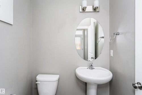 8103 Chappelle Way Sw, Edmonton, AB - Indoor Photo Showing Bathroom