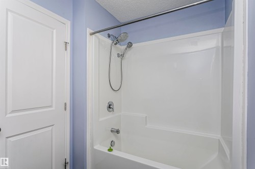 8103 Chappelle Way Sw, Edmonton, AB - Indoor Photo Showing Bathroom