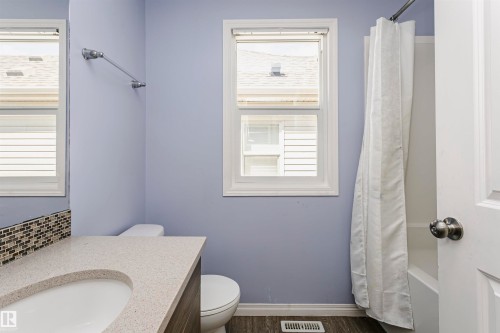8103 Chappelle Way Sw, Edmonton, AB - Indoor Photo Showing Bathroom