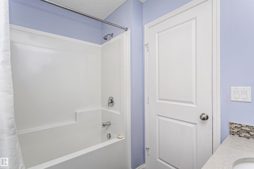 8103 Chappelle Way Sw, Edmonton, AB - Indoor Photo Showing Bathroom