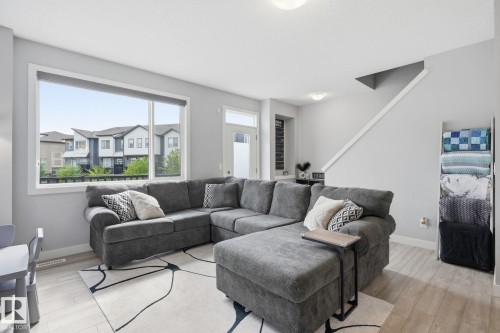 #73 16903 68 St Nw, Edmonton, AB - Indoor Photo Showing Living Room