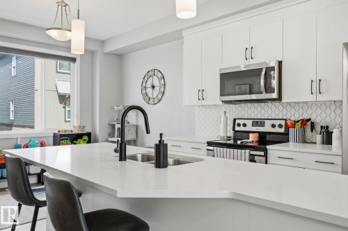 #73 16903 68 St Nw, Edmonton, AB - Indoor Photo Showing Kitchen With Double Sink With Upgraded Kitchen