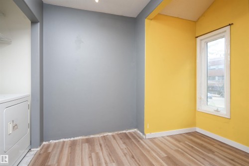 10330 76 Street Nw, Edmonton, AB - Indoor Photo Showing Other Room