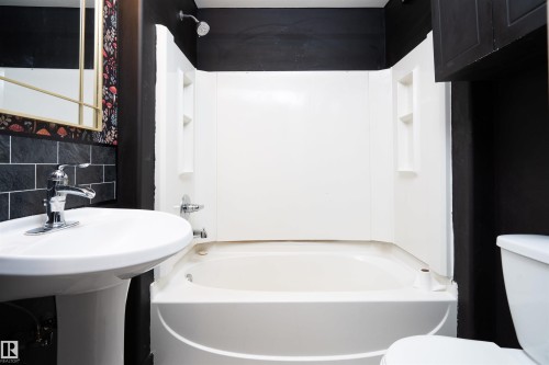 10330 76 Street Nw, Edmonton, AB - Indoor Photo Showing Bathroom