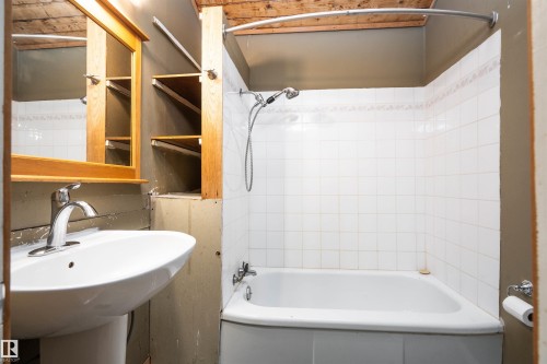 10330 76 Street Nw, Edmonton, AB - Indoor Photo Showing Bathroom