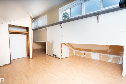 10330 76 Street Nw, Edmonton, AB - Indoor Photo Showing Other Room