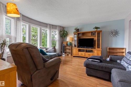 5403 43 Avenue, Drayton Valley, AB - Indoor Photo Showing Living Room