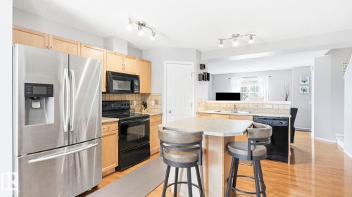 #58 8304 11 Av Sw, Edmonton, AB - Indoor Photo Showing Kitchen