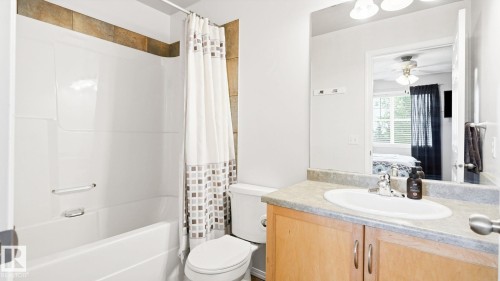 #58 8304 11 Av Sw, Edmonton, AB - Indoor Photo Showing Bathroom