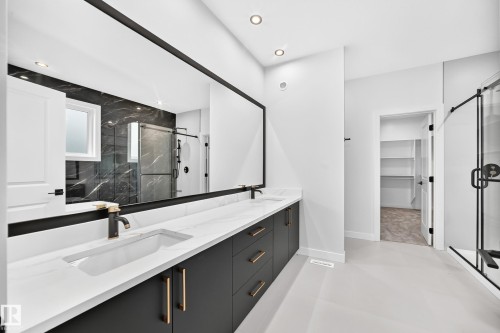 55 Meadowgrove Lane, Spruce Grove, AB - Indoor Photo Showing Bathroom