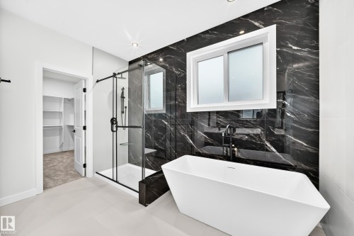 55 Meadowgrove Lane, Spruce Grove, AB - Indoor Photo Showing Bathroom