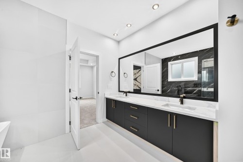 55 Meadowgrove Lane, Spruce Grove, AB - Indoor Photo Showing Bathroom