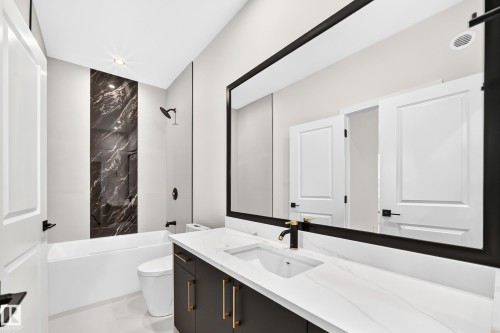 55 Meadowgrove Lane, Spruce Grove, AB - Indoor Photo Showing Bathroom