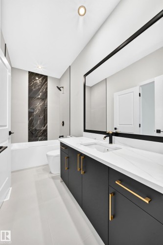 55 Meadowgrove Lane, Spruce Grove, AB - Indoor Photo Showing Bathroom