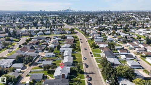 Residential neighborhood with a distant cityscape - 13903 87 Street Nw, Edmonton, AB - Outdoor With View