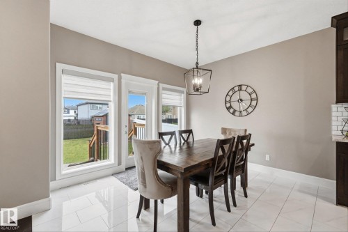 182 Woodhill Lane, Fort Saskatchewan, AB - Indoor Photo Showing Dining Room