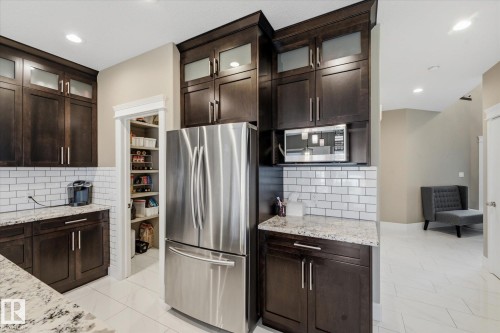 182 Woodhill Lane, Fort Saskatchewan, AB - Indoor Photo Showing Kitchen