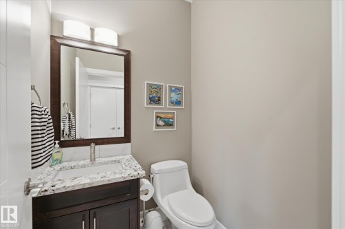 182 Woodhill Lane, Fort Saskatchewan, AB - Indoor Photo Showing Bathroom