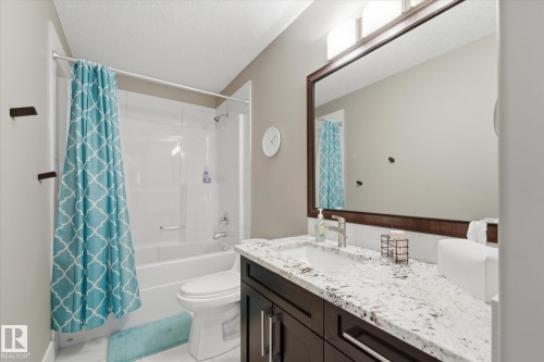 182 Woodhill Lane, Fort Saskatchewan, AB - Indoor Photo Showing Bathroom