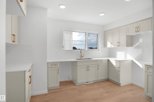 1423 9 Street Nw, Edmonton, AB - Indoor Photo Showing Kitchen