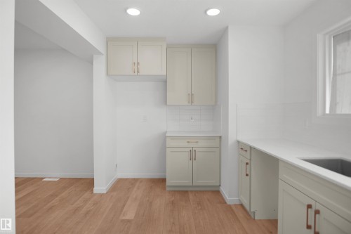 1423 9 Street Nw, Edmonton, AB - Indoor Photo Showing Kitchen