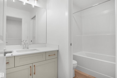 1423 9 Street Nw, Edmonton, AB - Indoor Photo Showing Bathroom
