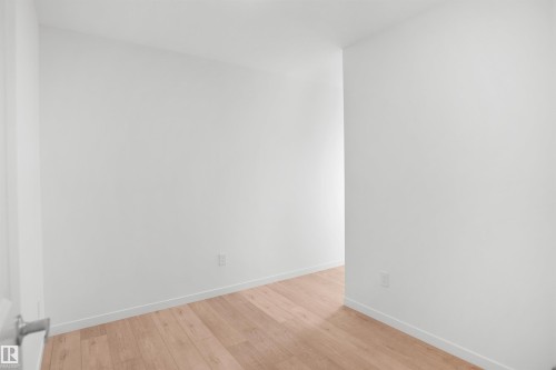 1423 9 Street Nw, Edmonton, AB - Indoor Photo Showing Other Room