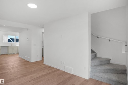 1423 9 Street Nw, Edmonton, AB - Indoor Photo Showing Other Room