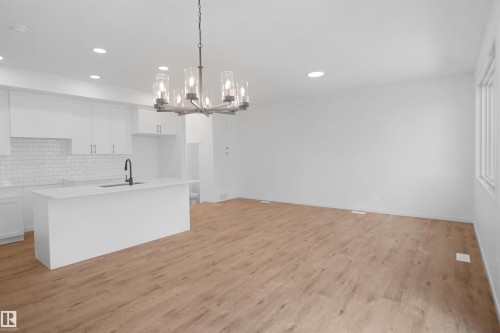 #33 19904 31 Av Nw, Edmonton, AB - Indoor Photo Showing Kitchen