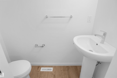 #33 19904 31 Av Nw, Edmonton, AB - Indoor Photo Showing Bathroom