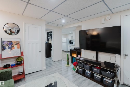 8759 78 Avenue Nw, Edmonton, AB - Indoor Photo Showing Other Room