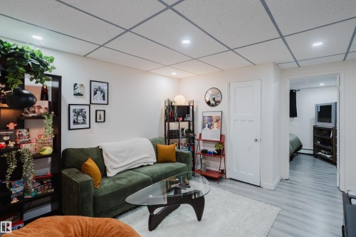 8759 78 Avenue Nw, Edmonton, AB - Indoor Photo Showing Other Room