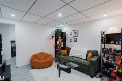 8759 78 Avenue Nw, Edmonton, AB - Indoor