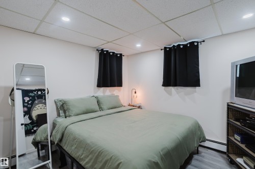8759 78 Avenue Nw, Edmonton, AB - Indoor Photo Showing Bedroom