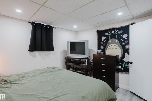 8759 78 Avenue Nw, Edmonton, AB - Indoor Photo Showing Bedroom